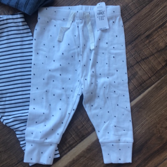 NWT GAP BABY Blue Onesis with pants & 3 pair pants white with black all 6-12 mos - Picture 4 of 9